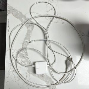 MacBook Pro charger - 30w